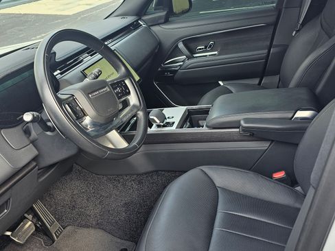 Used 2024 Land Rover Range Rover Long Wheelbase SE image 8