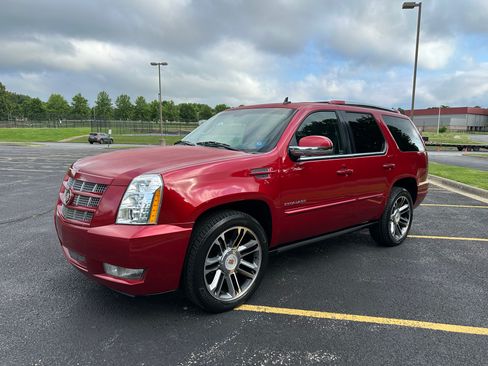 Used 2013 Cadillac Escalade Premium AWD/4WD image 4