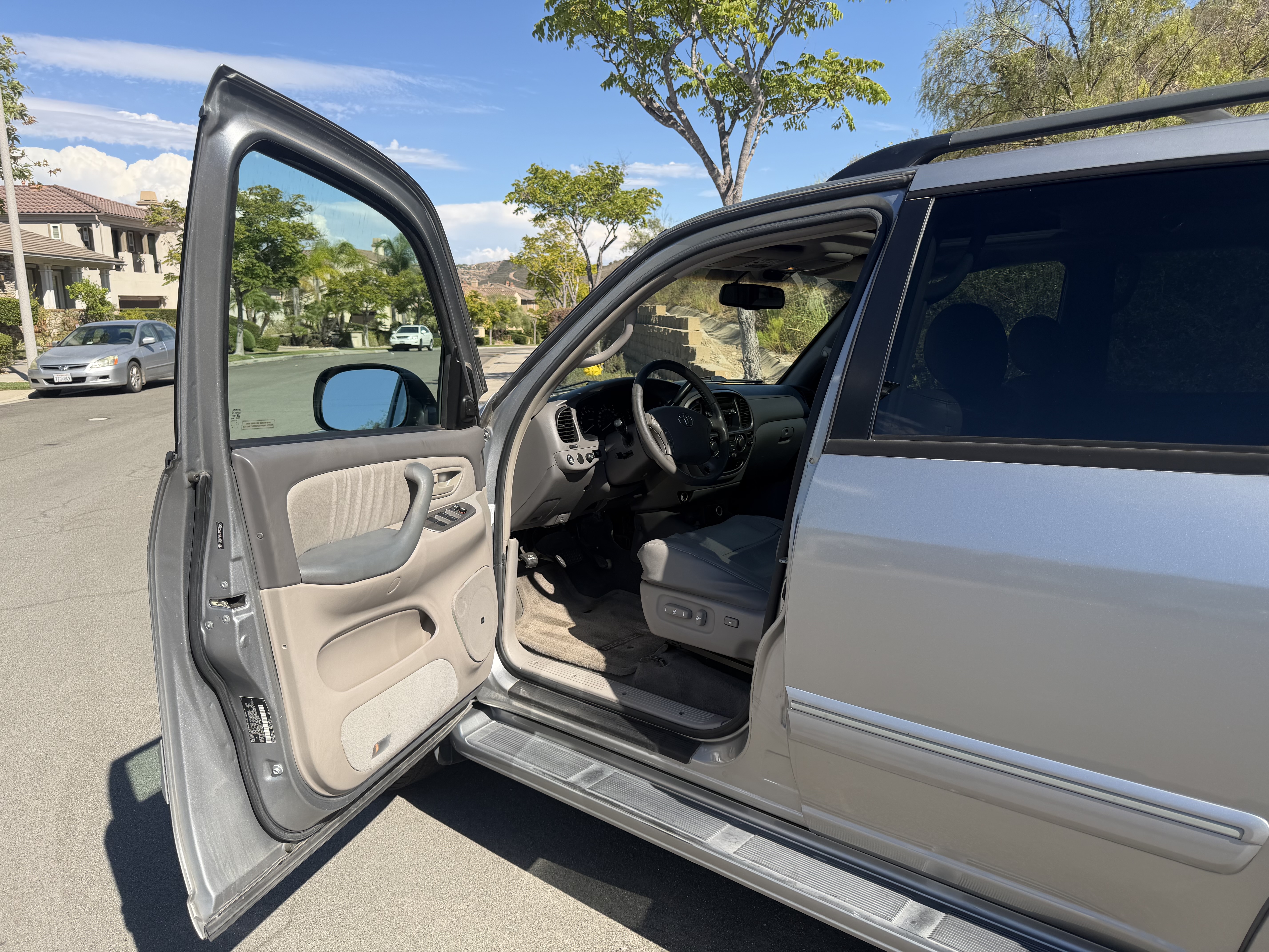Used 2007 Toyota Sequoia Limited AWD/4WD image 2
