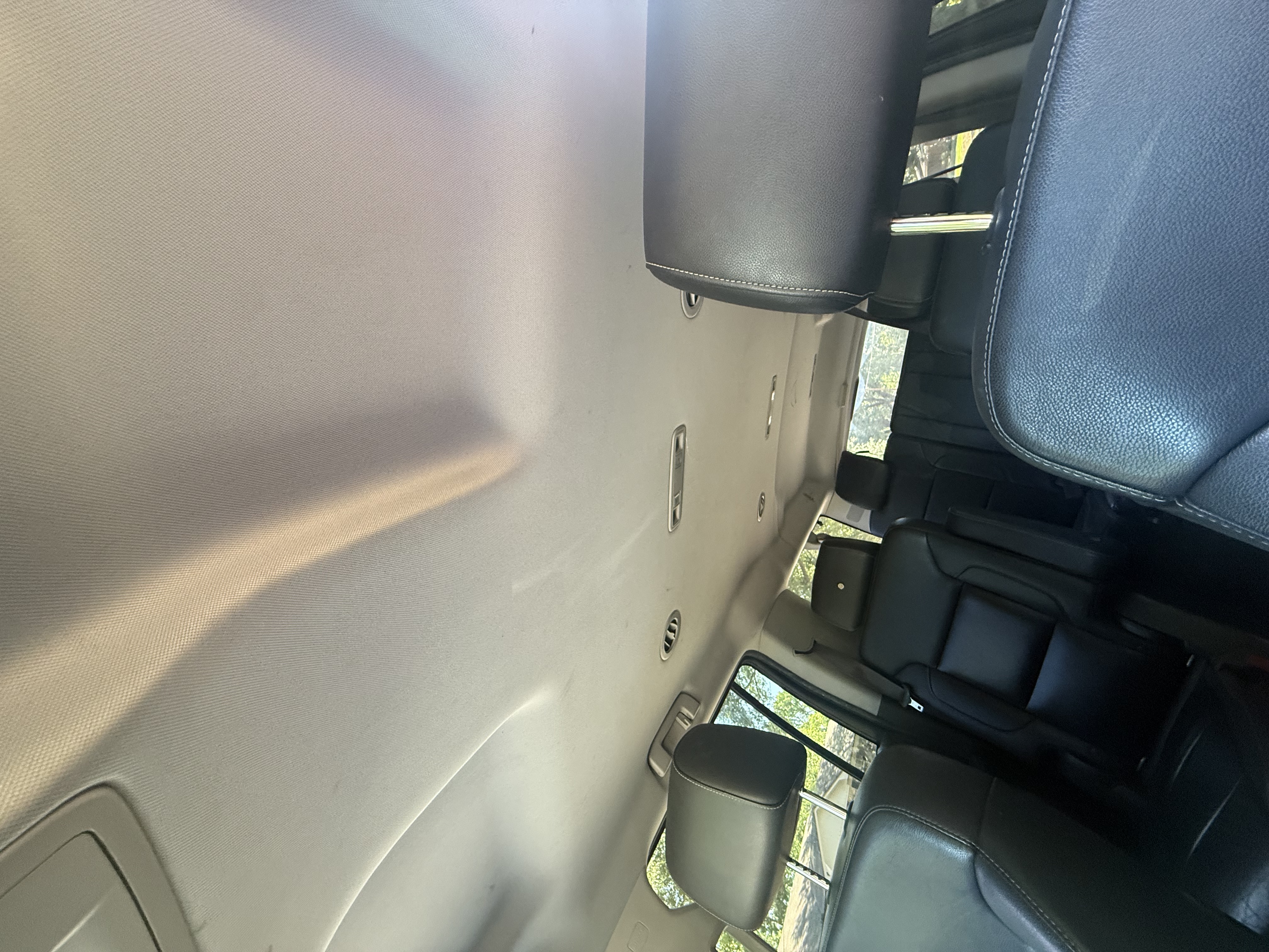 Used 2015 Chevrolet Suburban LT RWD image 13