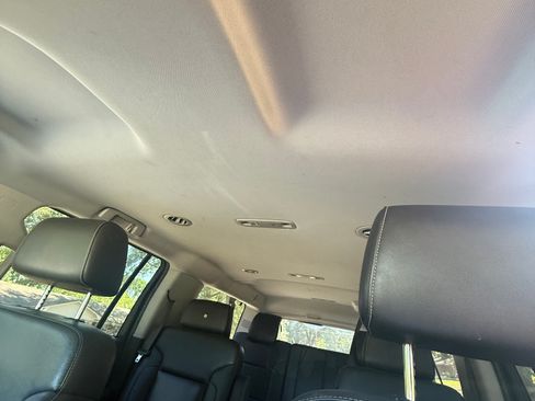 Used 2015 Chevrolet Suburban LT RWD image 13