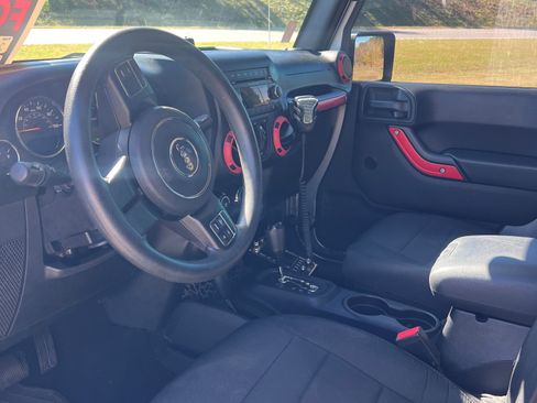 Used 2015 Jeep Wrangler Unlimited Sport image 2