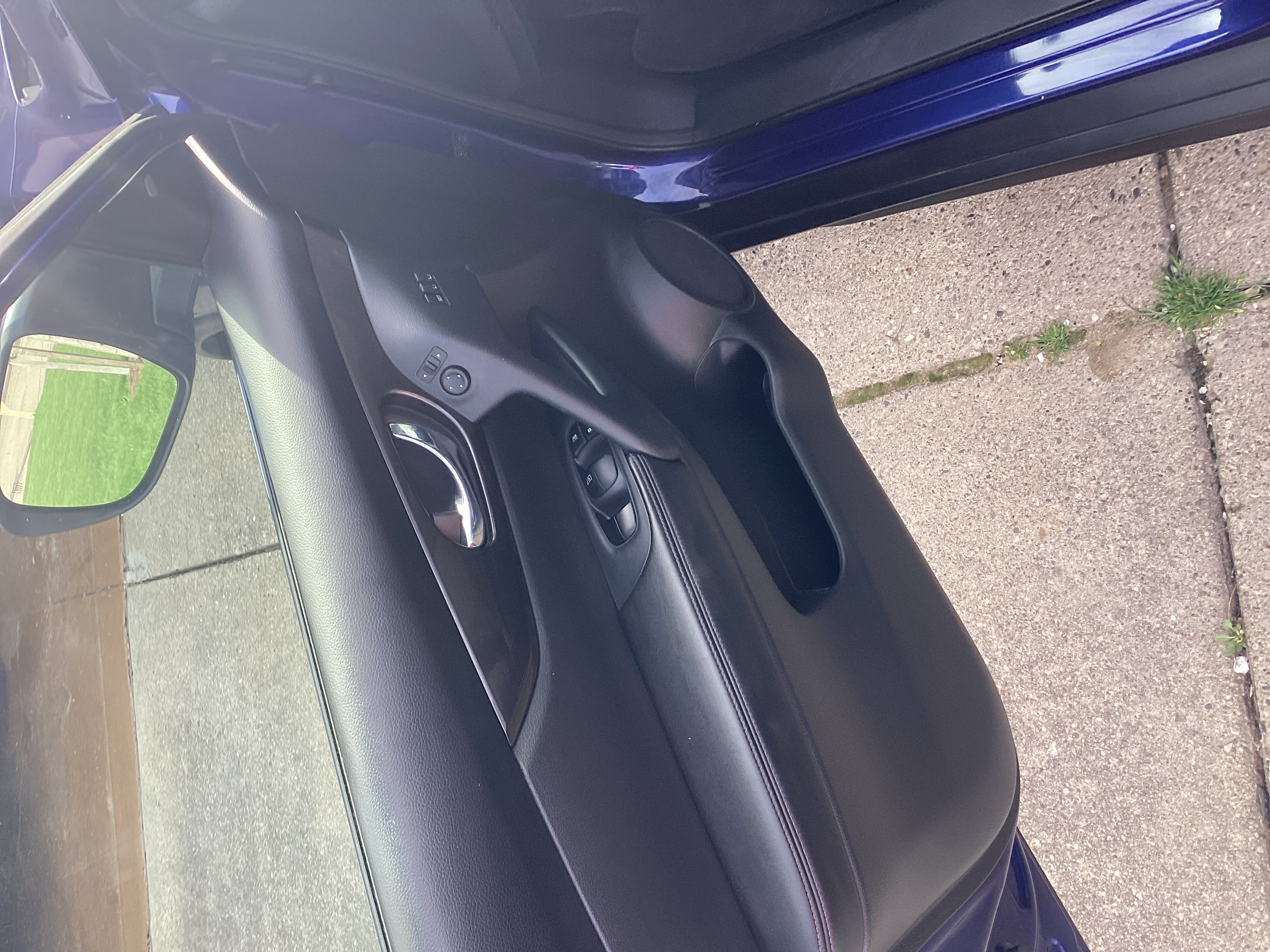 Used 2019 Nissan Rogue SV w/ Premium Package FWD image 12