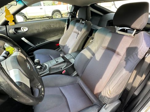 Used 2004 Nissan 350Z Coupe w/ Cargo Convenience Pkg image 12