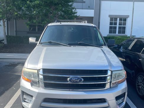 Used 2017 Ford Expedition XLT AWD/4WD image 5