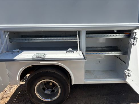 Used 2024 RAM 3500 Tradesman w/ Chrome Appearance Group RWD image 8