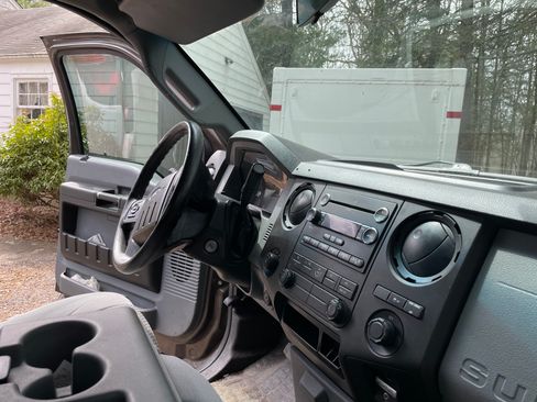 Used 2015 Ford F250 XL w/ Power Equipment Group image 6