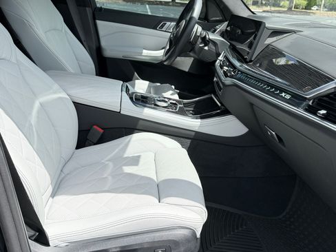 Used 2025 BMW X5 sDrive40i w/ Executive Package image 9