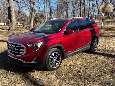 Used 2018 GMC Terrain SLT w/ Preferred Package FWD image 2