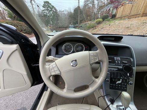 Used 2010 Volvo XC60 T6 image 8