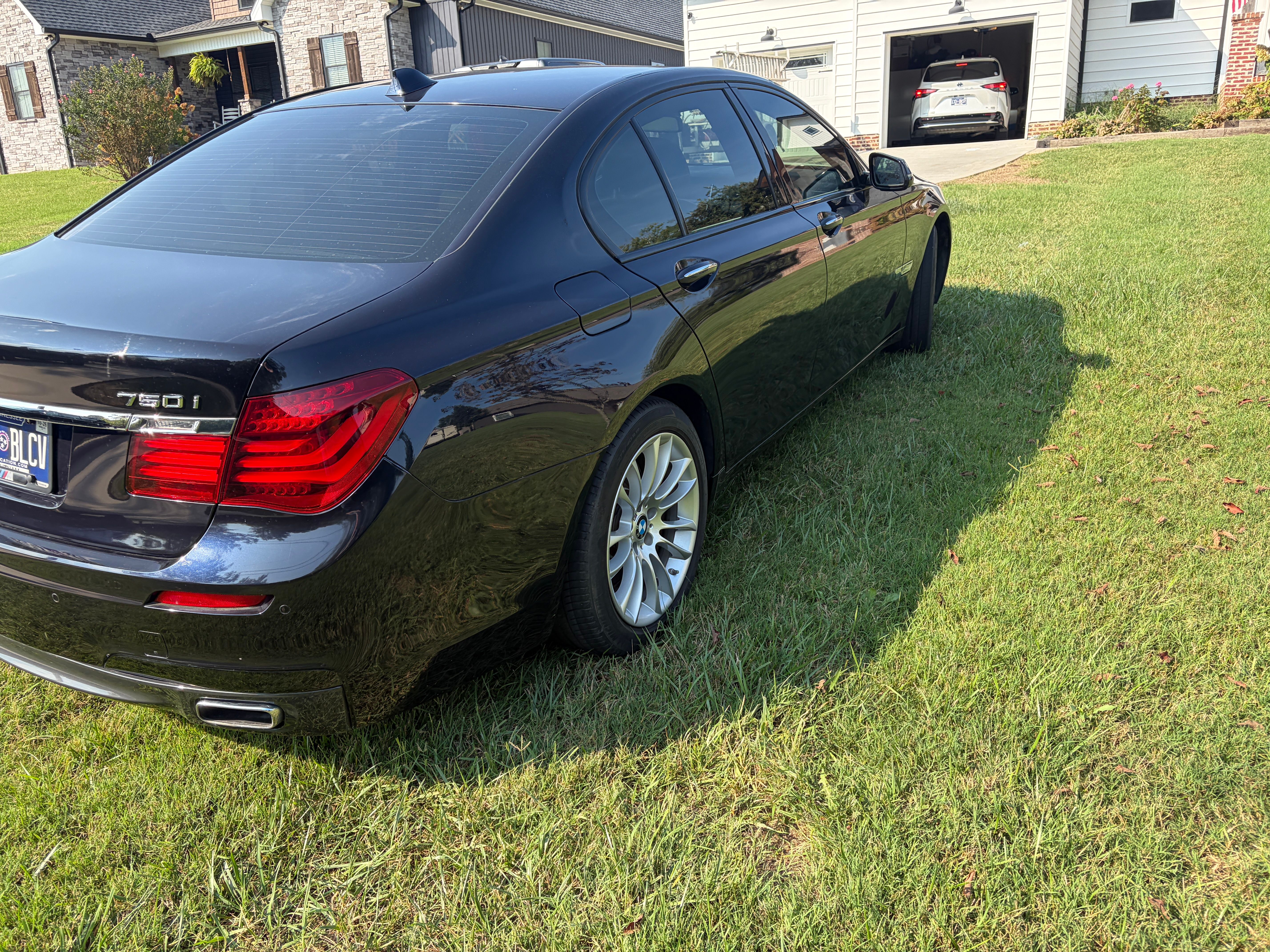 Used 2014 BMW 750i RWD image 5