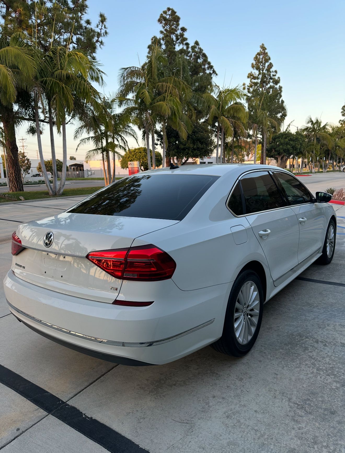 Used 2016 Volkswagen Passat 1.8T SE w/ Lighting Package (P06) FWD image 8