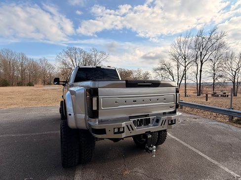 Used 2020 Ford F350 Limited image 8