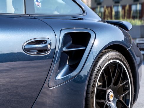 Used 2011 Porsche 911 4 Coupe image 21