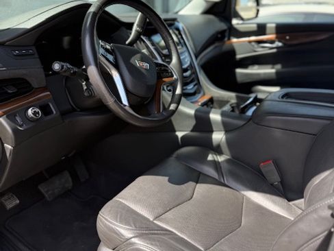 Used 2020 Cadillac Escalade ESV Luxury image 6