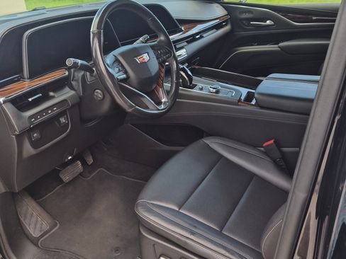 Used 2023 Cadillac Escalade ESV Luxury AWD/4WD image 10