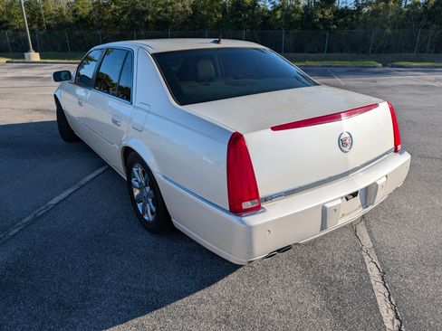 Used 2008 Cadillac DTS w/ Sun And Sound Package image 4