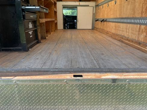 Used 2016 GMC Savana 4500 RWD image 25