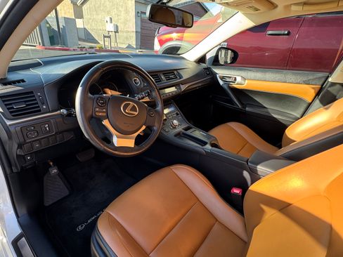 Used 2015 Lexus CT 200h image 16
