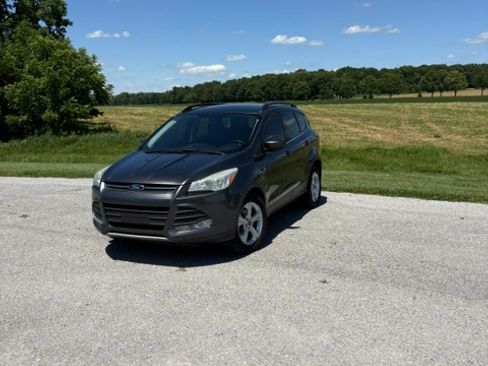 Used 2015 Ford Escape SE w/ Equipment Group 201A FWD image 1