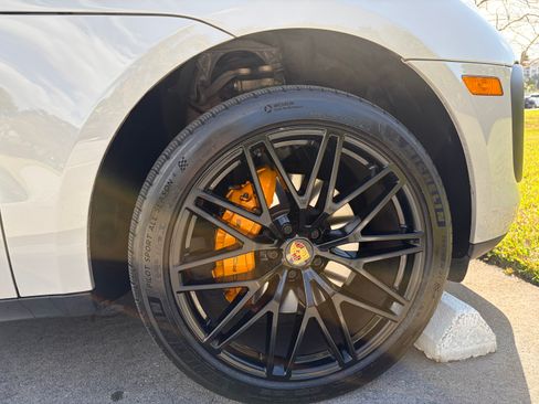 Used 2024 Porsche Macan image 4