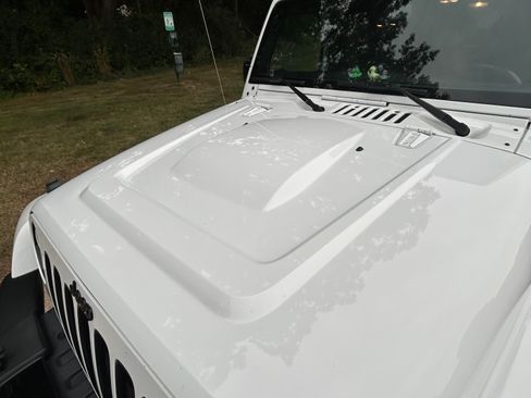 Used 2015 Jeep Wrangler Unlimited Sahara AWD/4WD image 11
