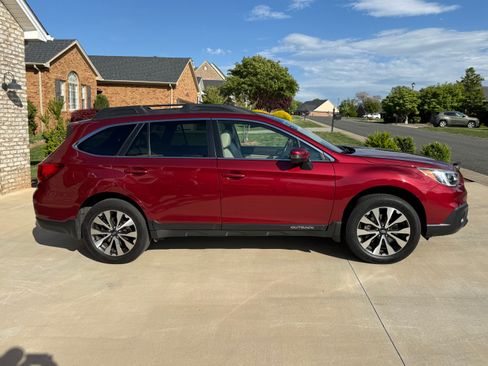 Used 2017 Subaru Outback 2.5i Limited image 1