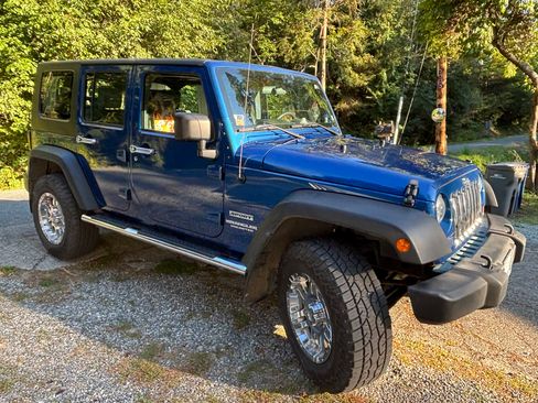 Used 2010 Jeep Wrangler Unlimited Sport image 8