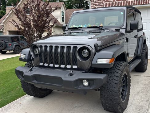 Used 2018 Jeep Wrangler Sport AWD/4WD image 2