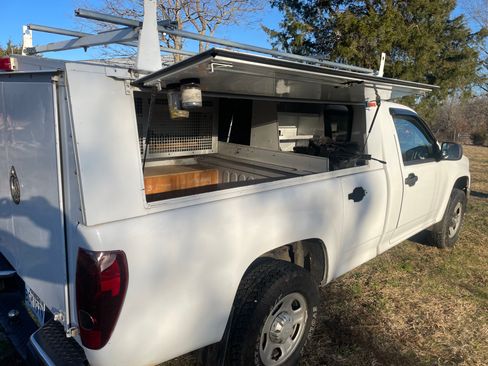 Used 2010 Chevrolet Colorado W/T w/ Mid Box Prep Package image 8