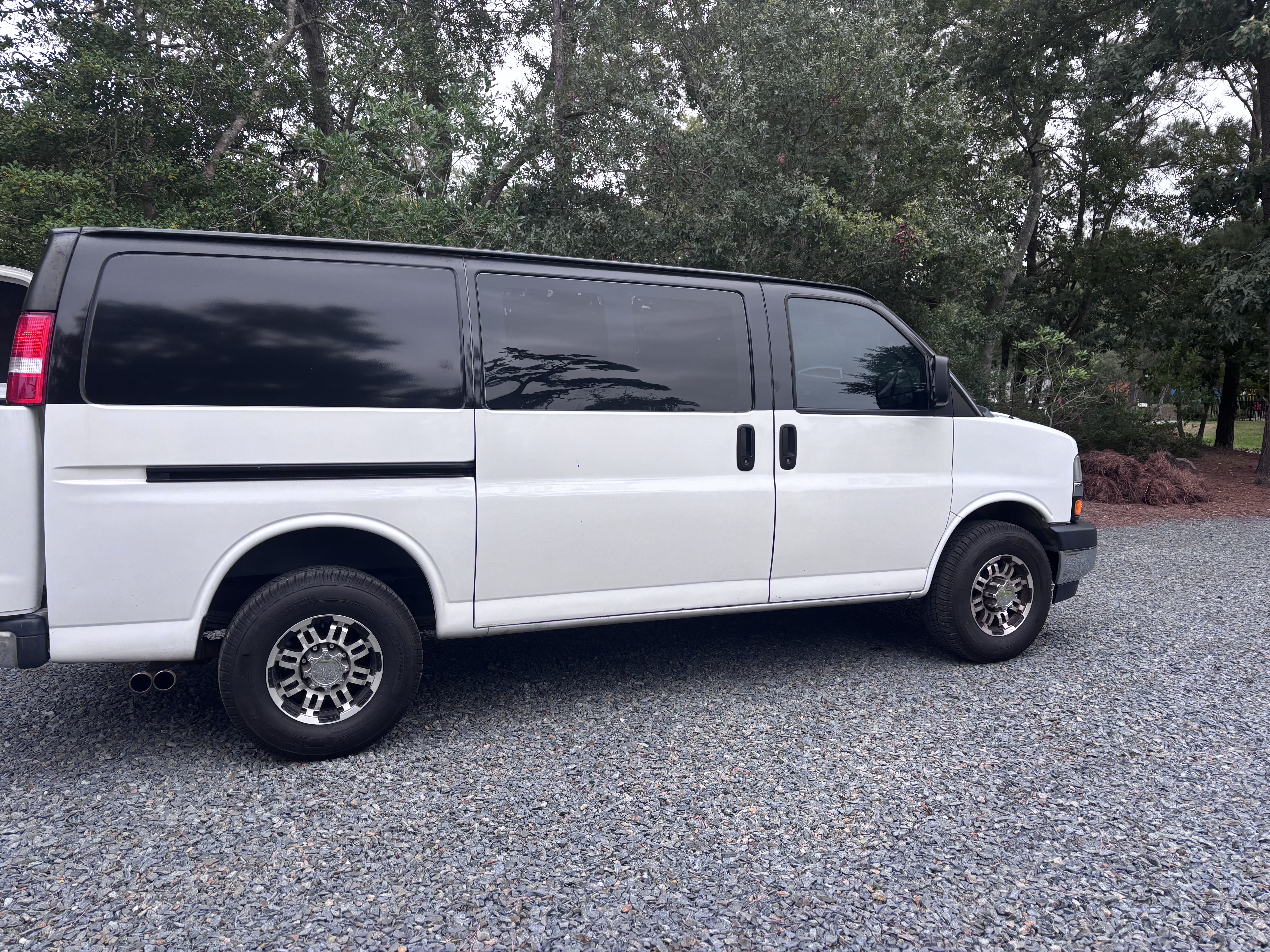 Used 2021 Chevrolet Express 2500 w/ Driver Convenience Package RWD image 1