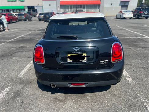 Used 2019 MINI Cooper 4-Door Hardtop image 6