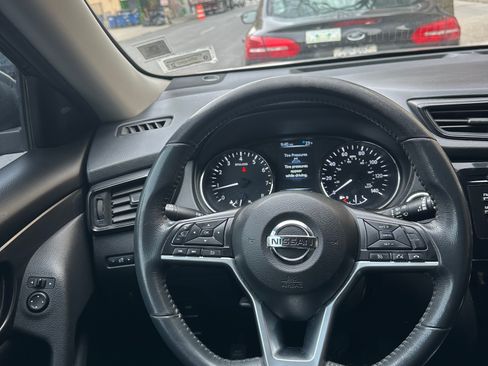 Used 2017 Nissan Rogue SV w/ Midnight Edition Package image 13