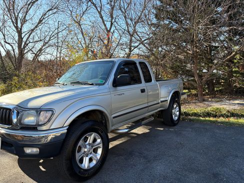 Used 2001 Toyota Tacoma PreRunner image 4