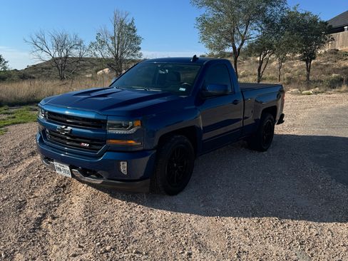 Used 2017 Chevrolet Silverado 1500 LT w/ LT Convenience Package AWD/4WD image 5
