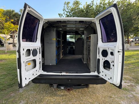 Used 2004 Ford E-350 and Econoline 350 Extended Super Duty image 15