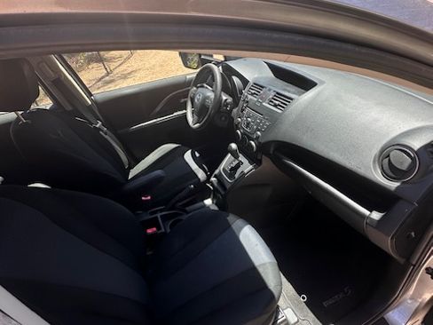 Used 2014 MAZDA MAZDA5 Sport FWD image 17