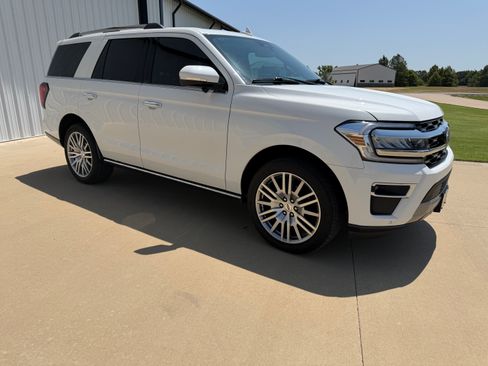Used 2024 Ford Expedition Limited RWD image 4