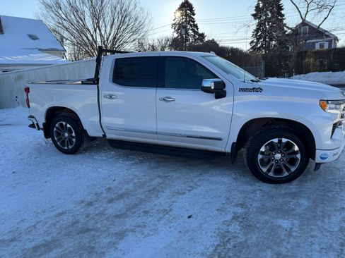 Used 2022 Chevrolet Silverado 1500 High Country w/ Z71 Off-Road Package image 5
