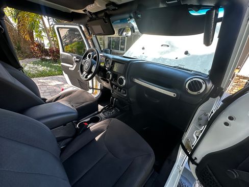 Used 2015 Jeep Wrangler Sport image 28