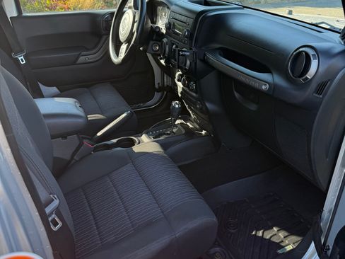 Used 2011 Jeep Wrangler Unlimited Sport w/ Dual Top Group image 20