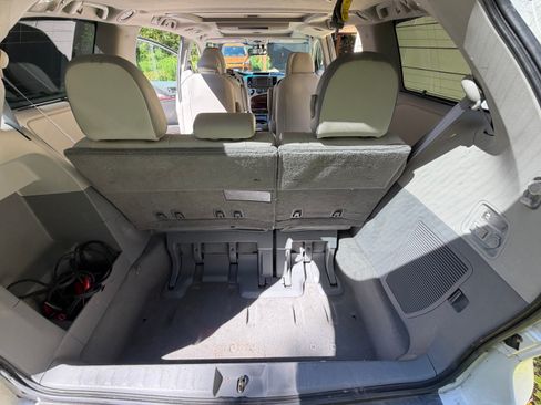 Used 2011 Toyota Sienna Limited w/ Premium Pkg FWD image 11