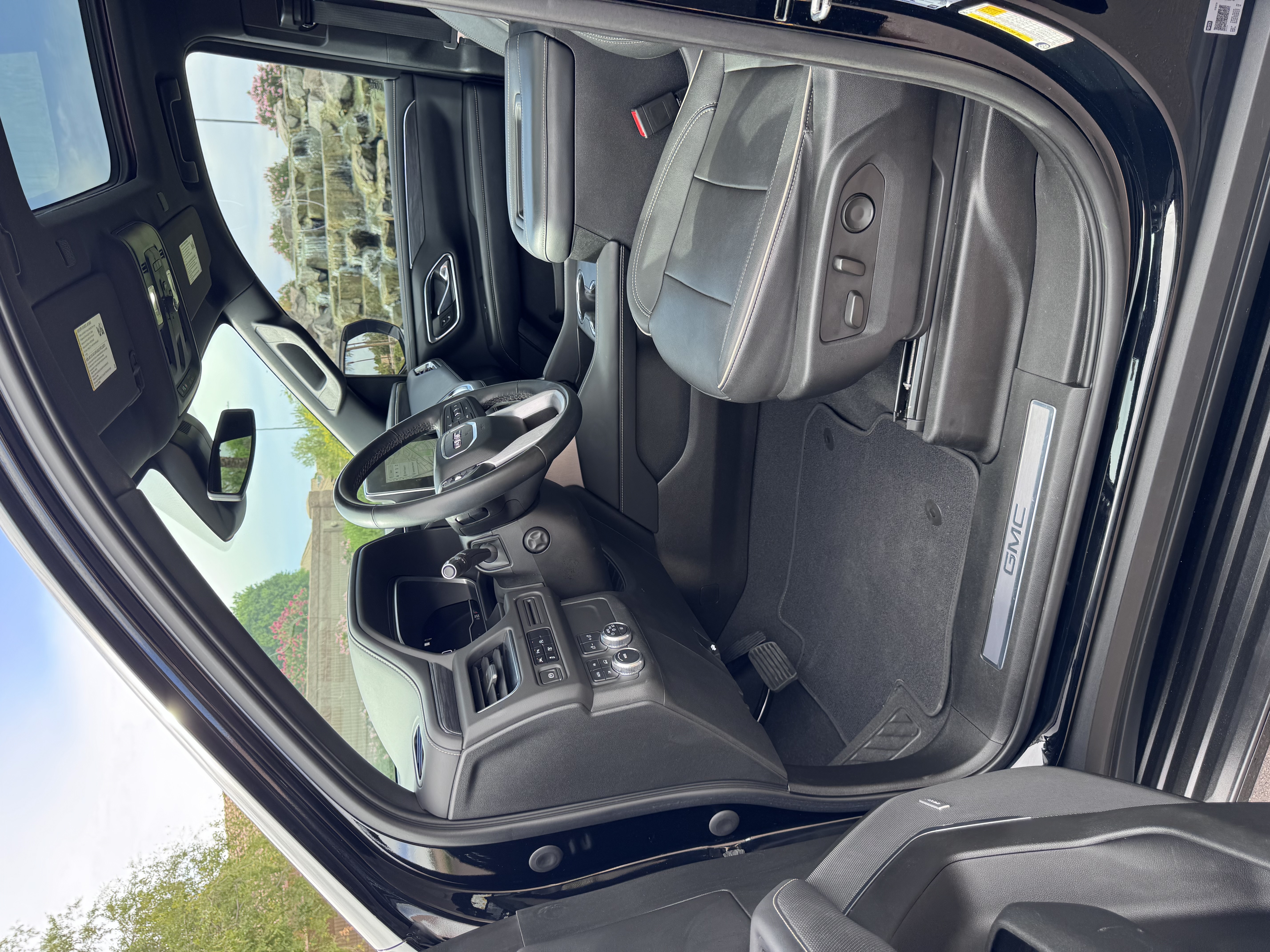 Used 2023 GMC Yukon SLT w/ SLT Premium Package AWD/4WD image 14