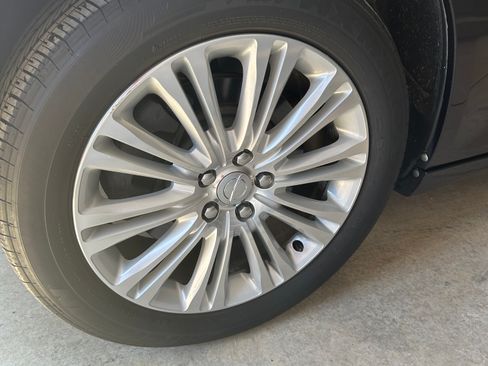 Used 2011 Chrysler 300 C AWD/4WD image 22