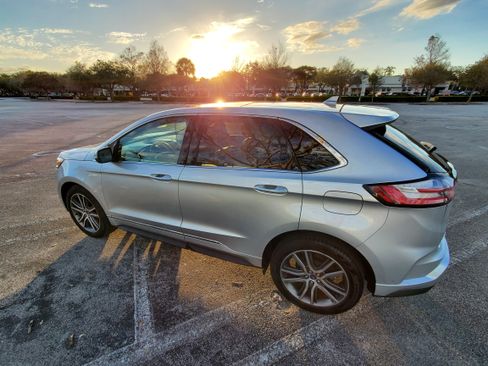 Used 2019 Ford Edge Titanium w/ Equipment Group 301A image 5