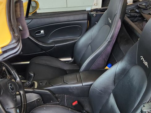 Used 2002 MAZDA MX-5 Miata LS image 9