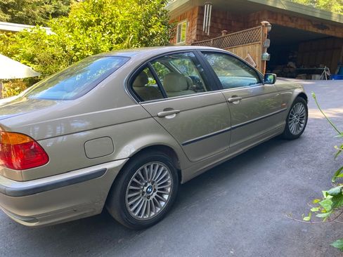 Used 2001 BMW 330i Sedan image 10