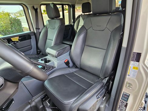 Used 2024 INEOS Grenadier image 13