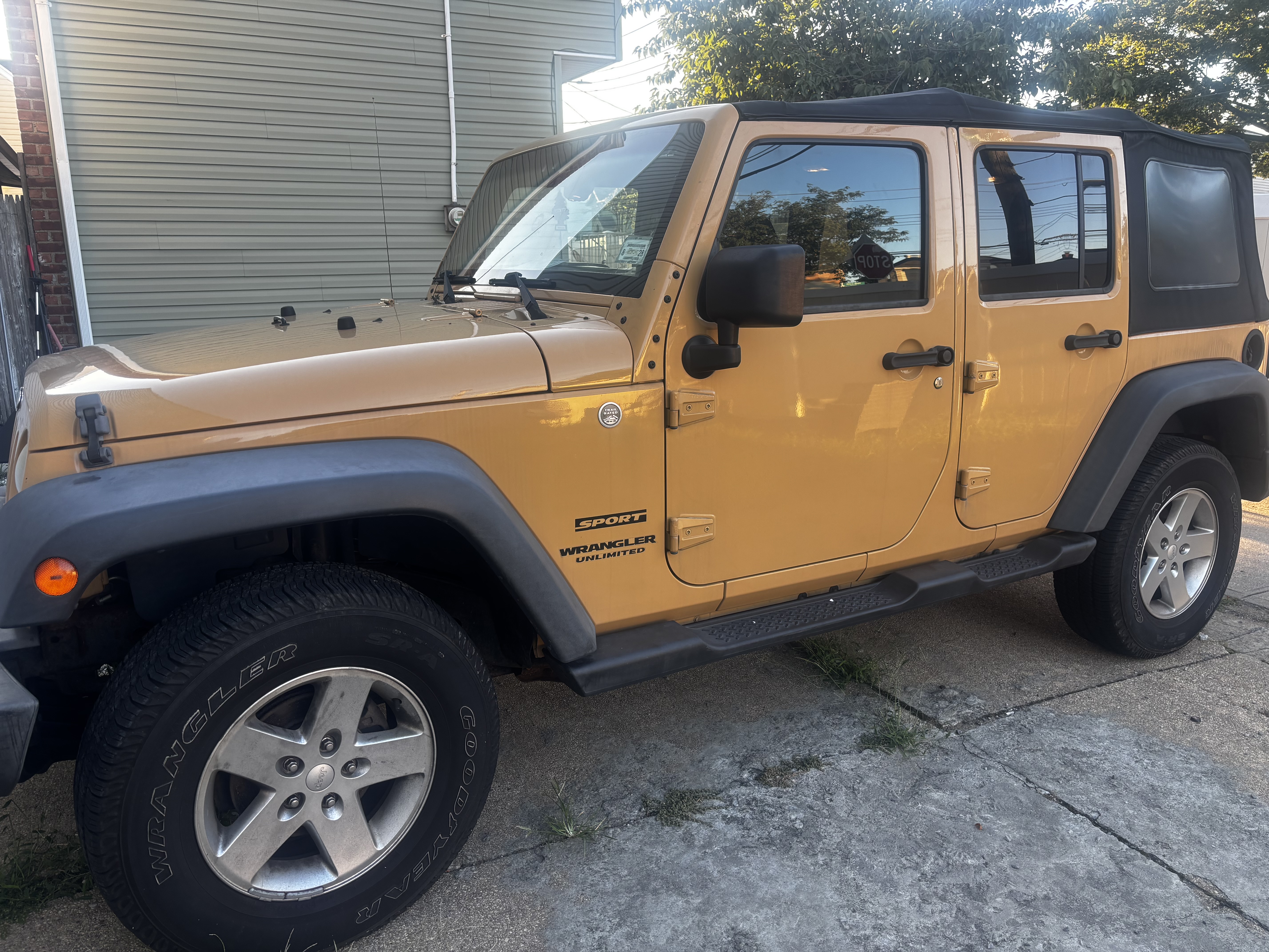 Used 2014 Jeep Wrangler Unlimited Sport w/ Quick Order Package 24S AWD/4WD image 16