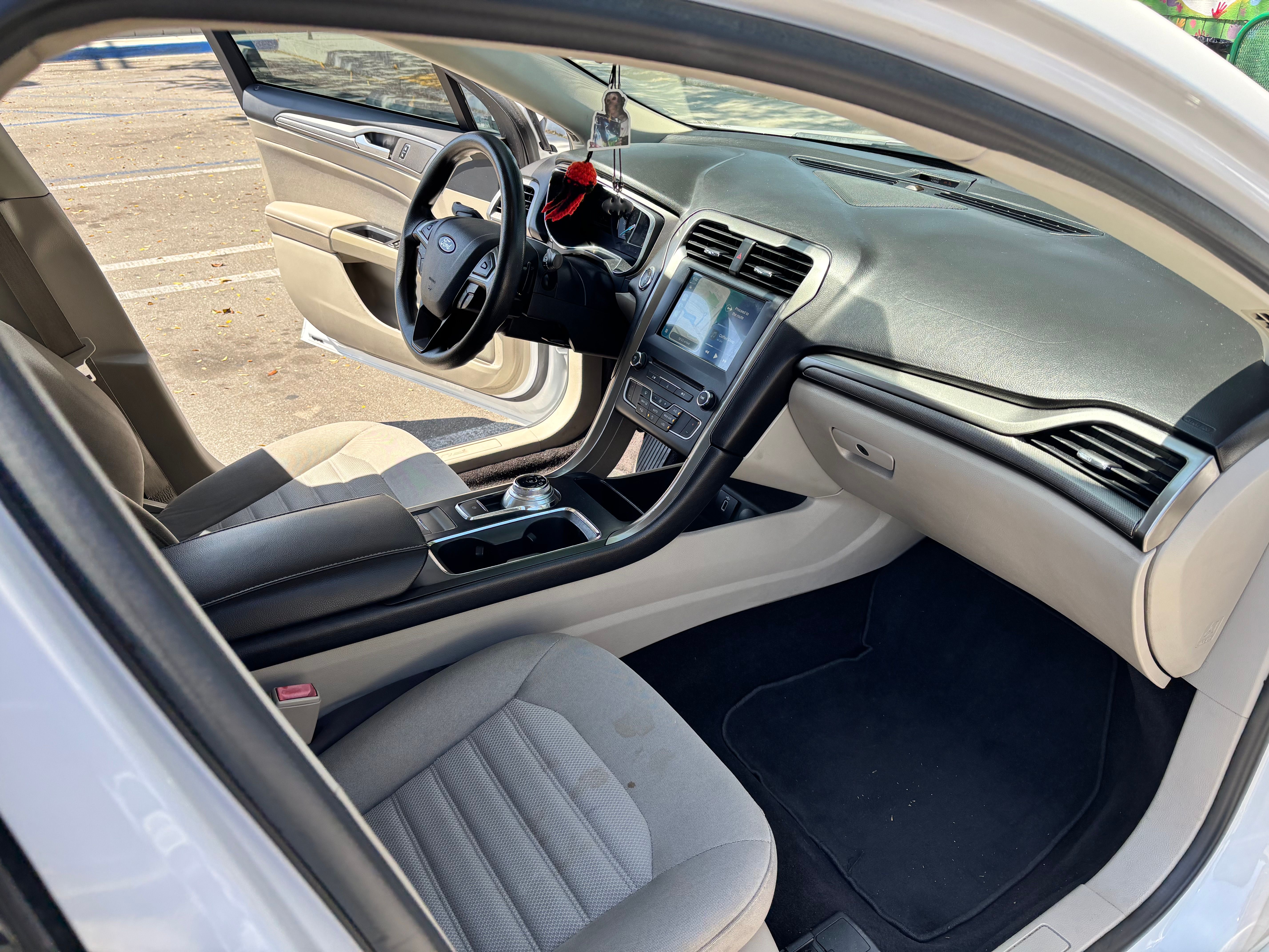 Used 2017 Ford Fusion SE w/ Fusion SE Technology Package FWD image 13